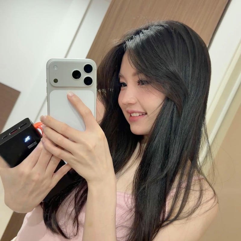 Thiếu nữ 18 tuổi xinh trình diễn cuốn hút