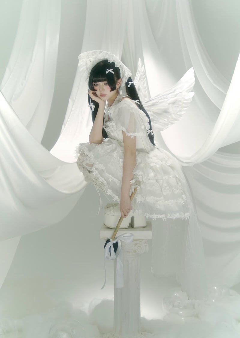 Trang phục trắng tinh mang cảm hứng thiên thần