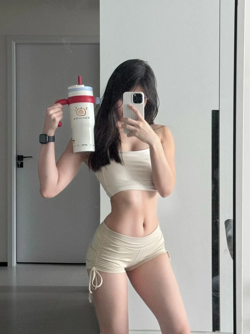 ảnh sexy gym quyến rũ trong phòng tập