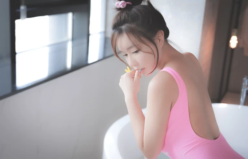 Ảnh bóp vú gái xinh nóng hổi bồng bềnh