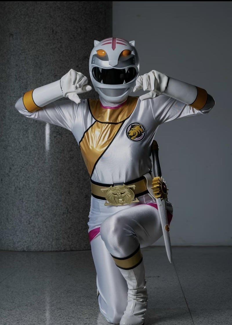 Ảnh cosplay siêu nhân với bộ đồ chiến đấu nổi bật