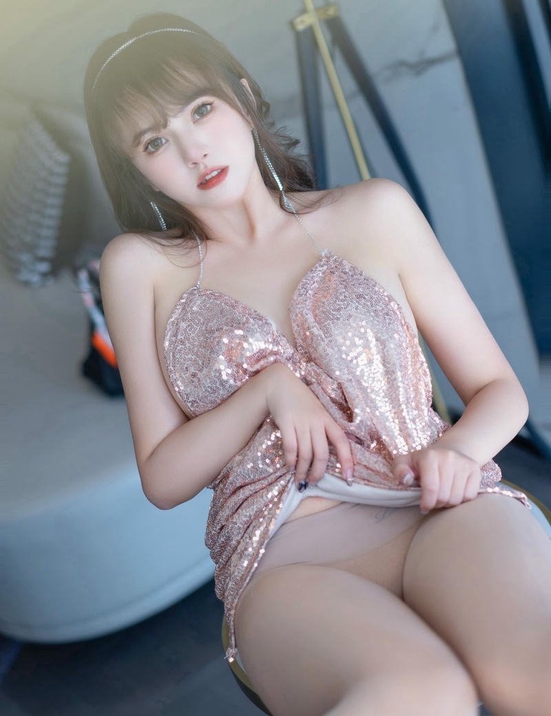 Ảnh gái xinh nóng bỏng ánh sáng xuyên qua