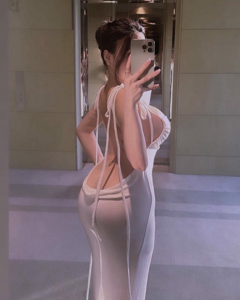 Ảnh gái xinh tự sướng nụ cười duyên khiêu khích