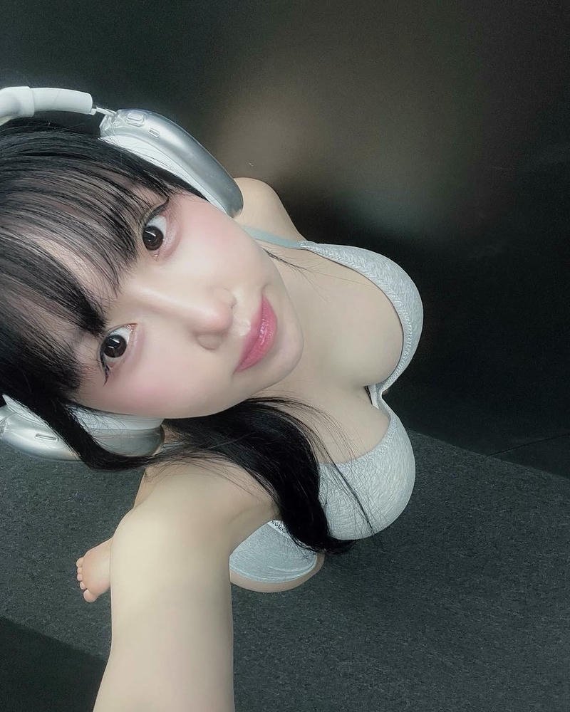 Ảnh gái xinh vú khoe vú to đẹp căng tròn