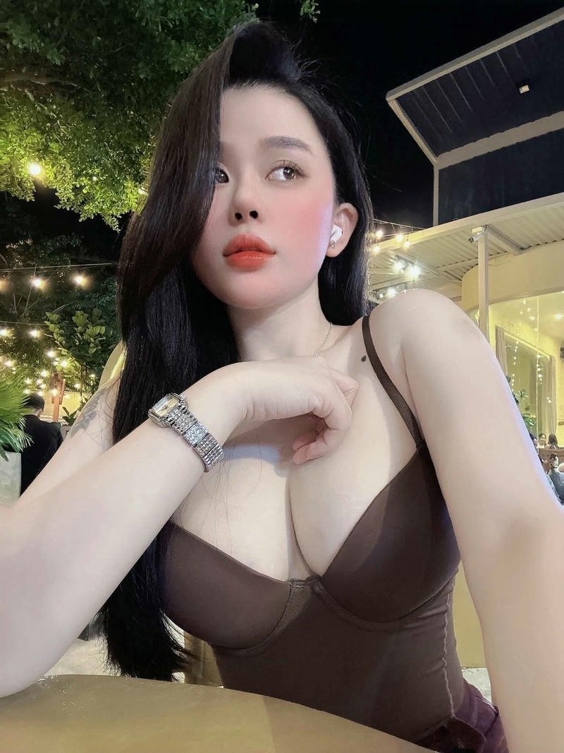 Ảnh gái xinh vú khoe vú to đẹp óng ánh