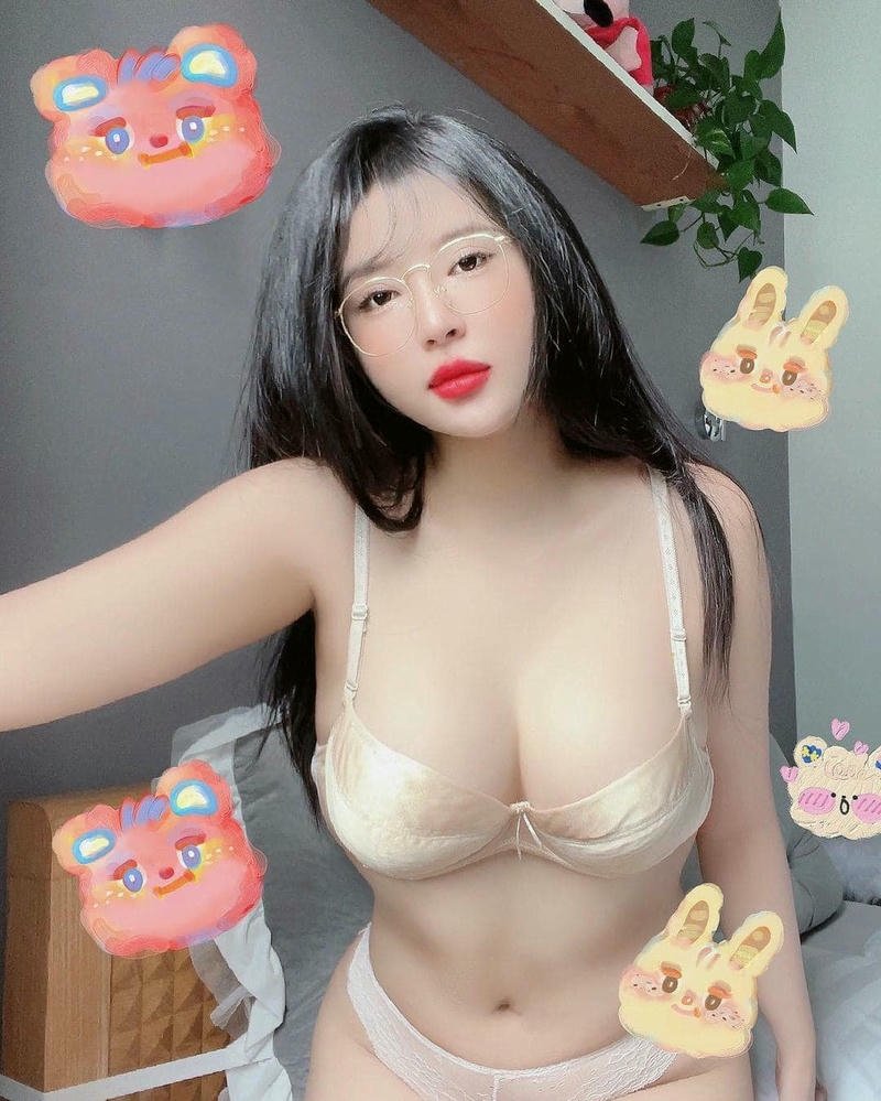 Ảnh học sinh vú to chụp cận cảnh nghệ thuật