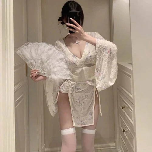 Ảnh sex kimono đẹp gái 18 gợi cảm khoe thân hình