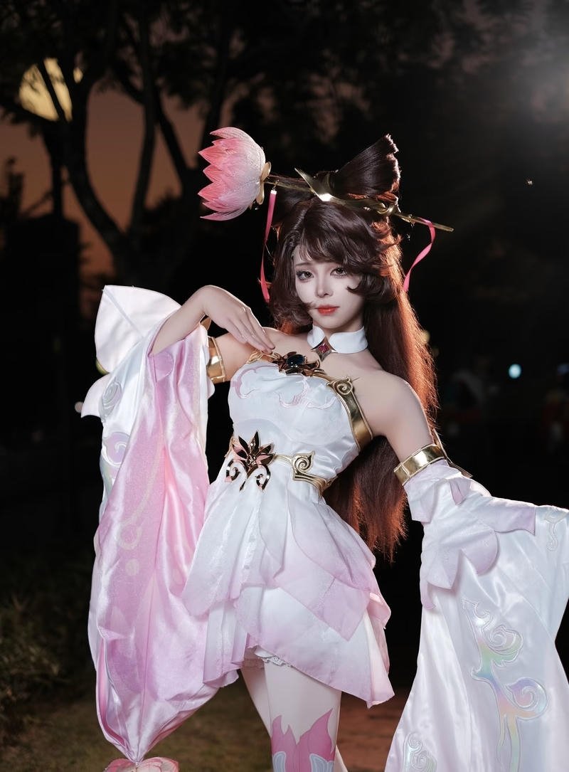 Bức cosplay Điêu Thuyền ánh mắt dịu dàng sâu lắng