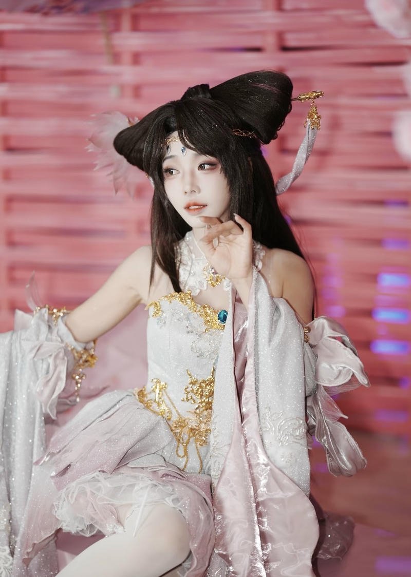 Bức cosplay Điêu Thuyền ánh mắt mơ màng