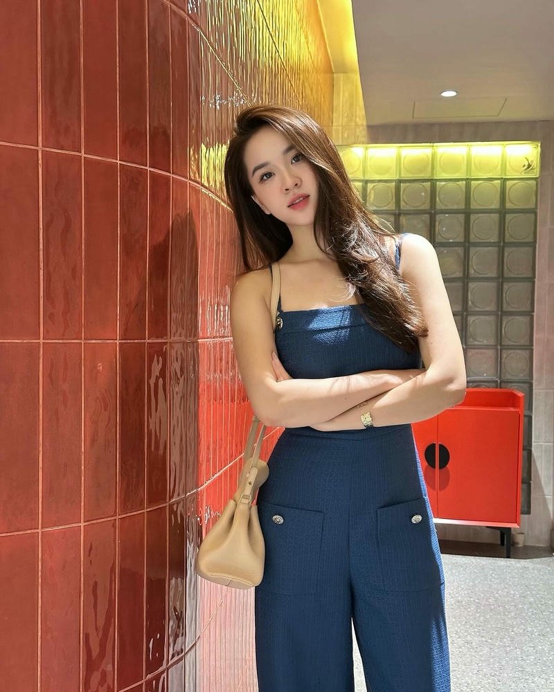 Cô gái 9x xinh khoe nét sexy