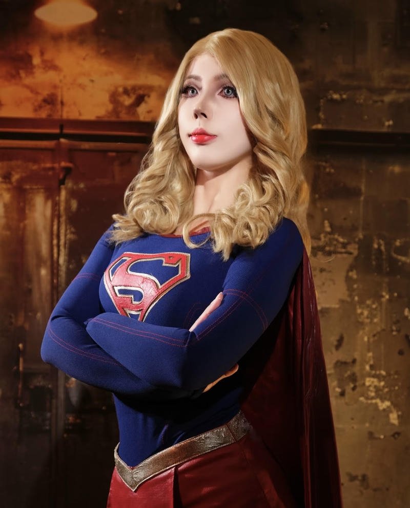 Cosplay siêu nhân với ánh mắt sắc nét cuốn hút