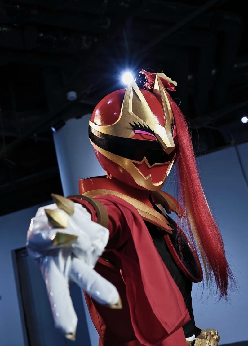 Cosplay siêu nhân với dáng vẻ nhanh nhẹn linh hoạt