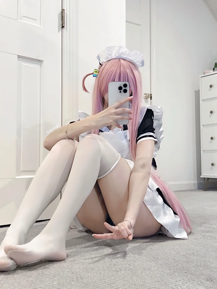 Cosplayer mu hồng gợi tình hút hồn