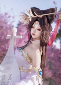 Điêu Thuyền cosplay tư thế quay nhẹ đầy duyên