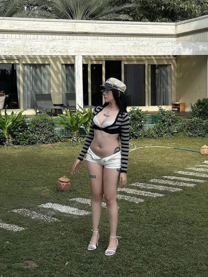 Gái teen miền Tây show hàng mông sexy