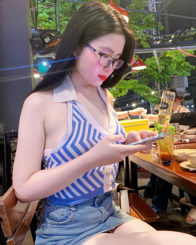 Gái xinh 9x gợi cảm mê hoặc