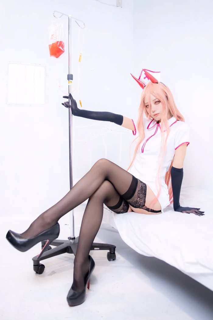 Gái xinh y tá sexy mông đít tròn lẳn