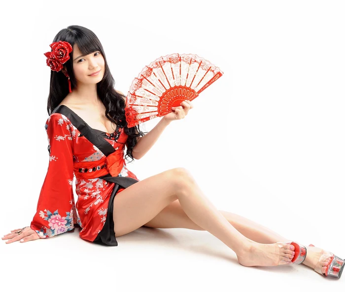 Idol teen mặc kimono lộ hàng nóng bỏng vòng 1