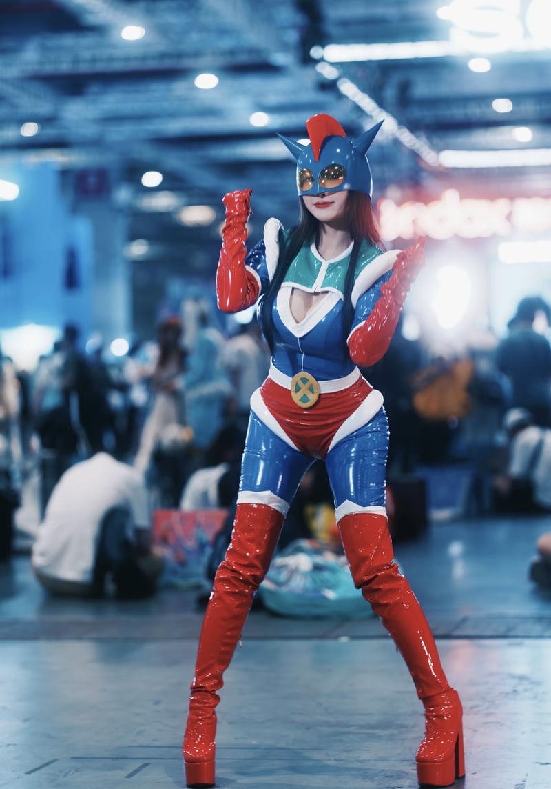 Nhân vật siêu nhân cosplay với khí chất anh dũng