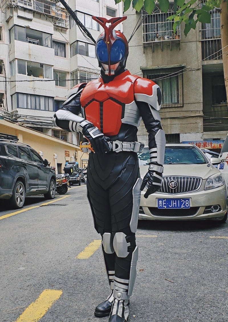 Nhân vật siêu nhân cosplay với thần thái anh hùng