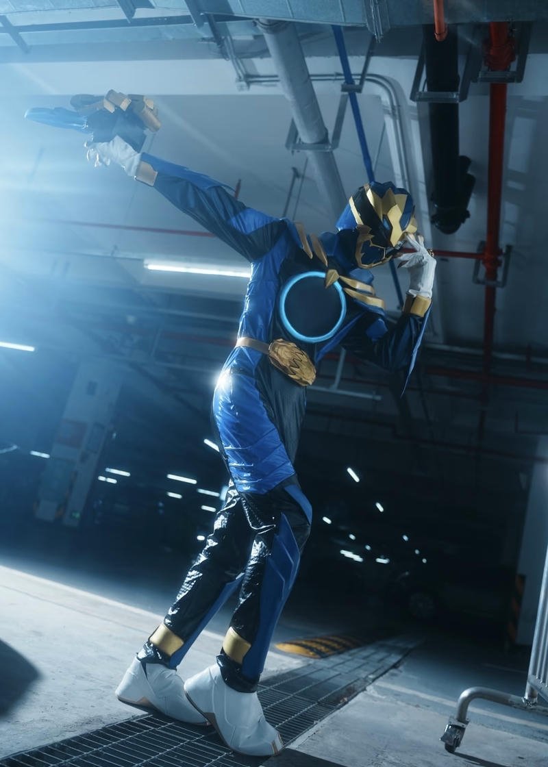 Nhân vật siêu nhân cosplay với thần thái mạnh mẽ