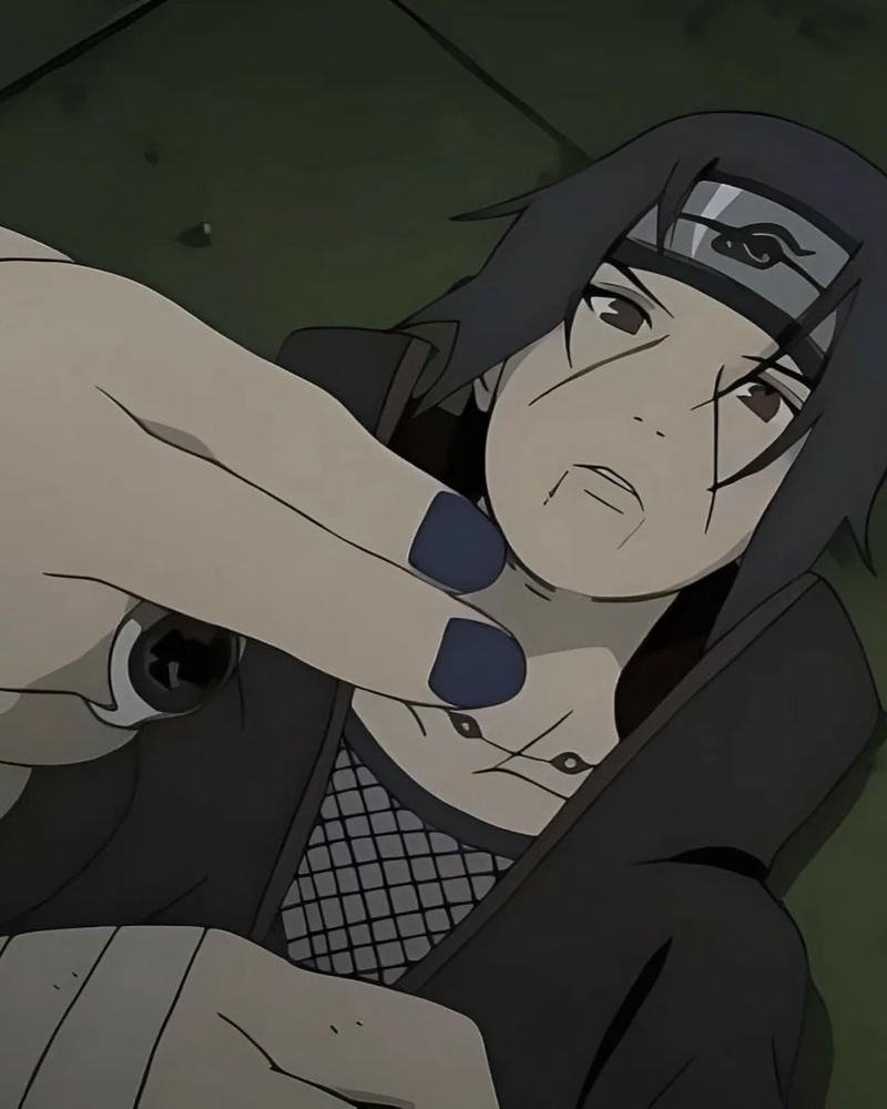 Vẽ Itachi cận mặt đang suy tư trầm ngâm