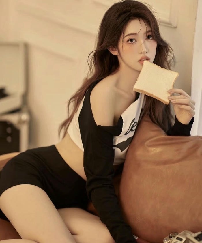 ảnh gái múp vẻ ngoài quyến rũ