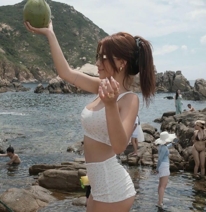 ảnh louis phạm bikini cảm giác thoải mái