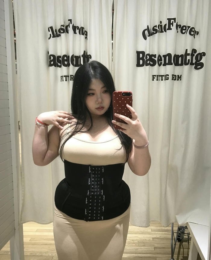 hình gái múp hình thể mềm mại