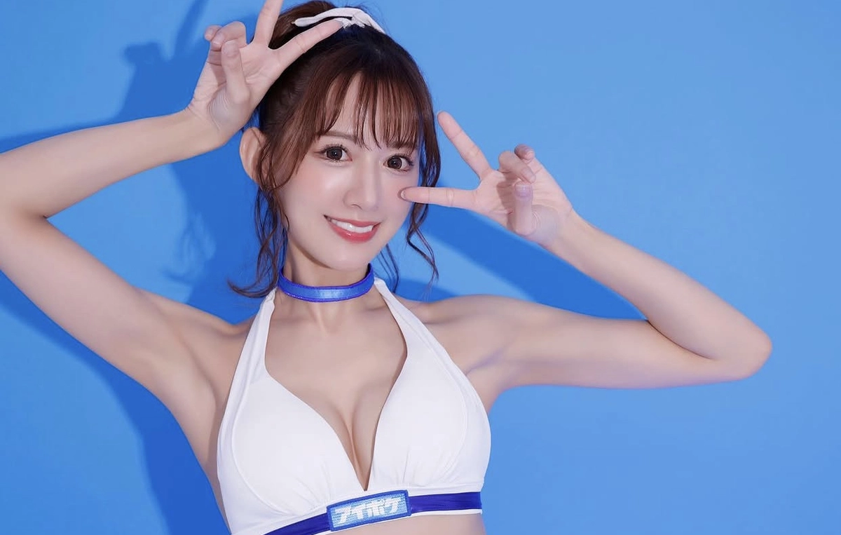 Airi Kijima bikini sexy thumbnail