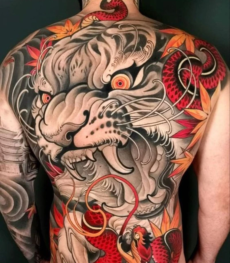 Ảnh Hình xăm kín lưng nam cùng thiết kế samurai cực kỳ ngầu