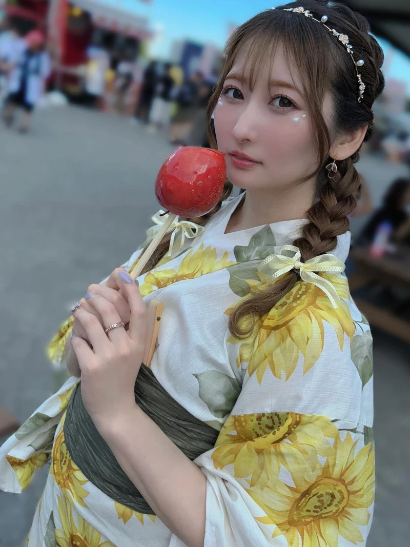 Ảnh Jun Suehiro cởi đồ khoe ngực to đầy đặn