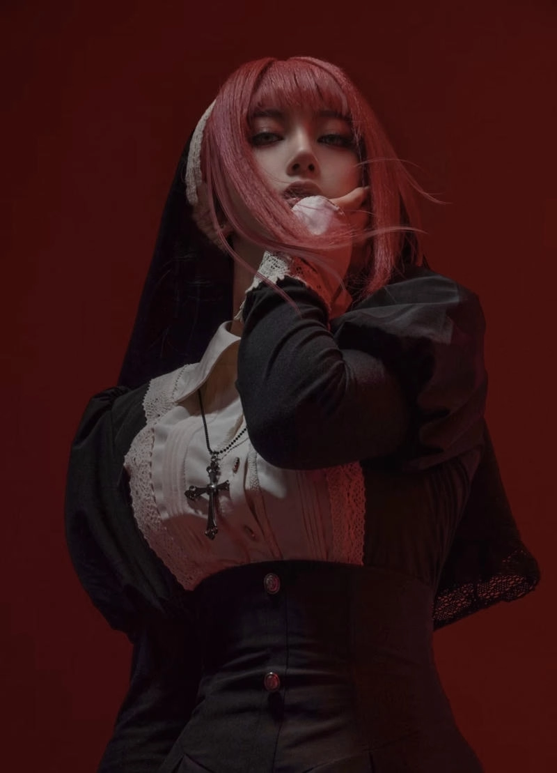 Ảnh Makima cosplay phù hợp làm hình nền điện thoại