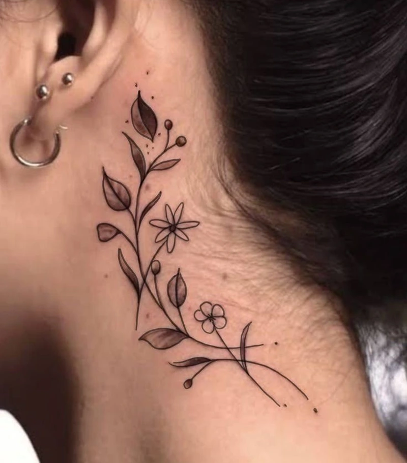 Ảnh Tattoo cổ nữ với họa tiết bướm nhỏ nhẹ nhàng tinh tế
