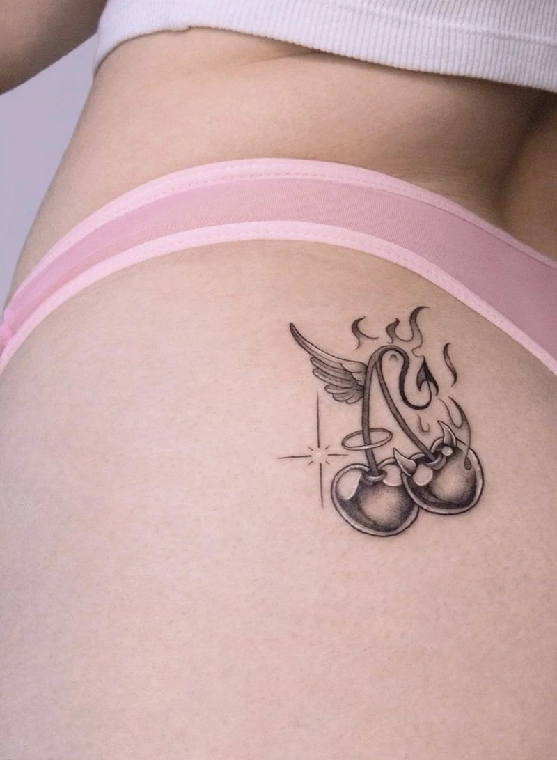 Ảnh Tattoo hoa ở mông nữ với chi tiết mềm mại nổi bật