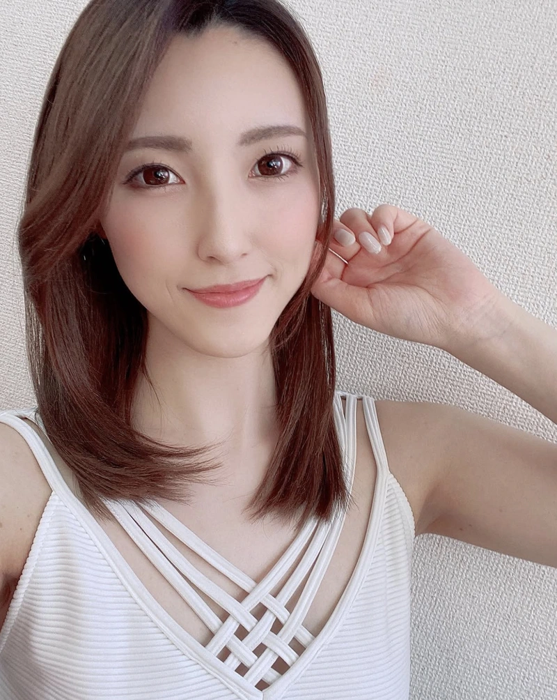 Ảnh bikini sexy kana morisawa phong cách Nhật hiện đại_