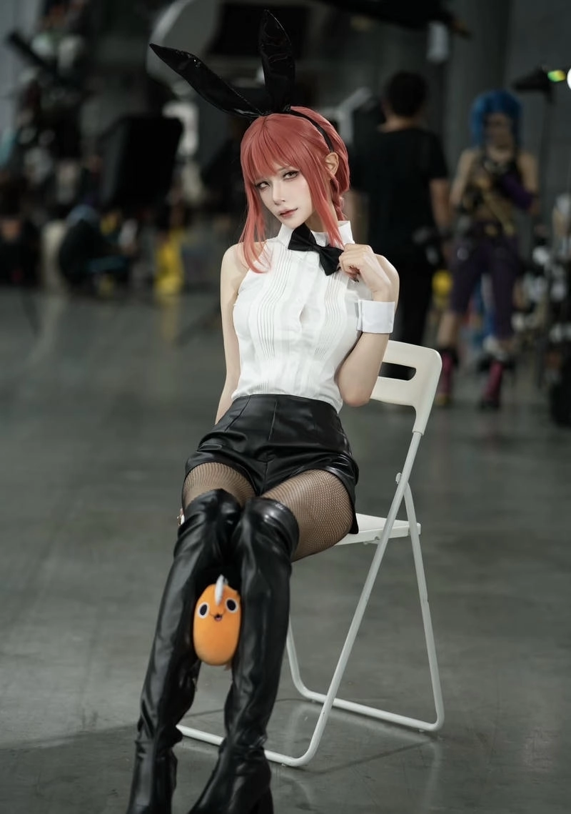 Ảnh chân dung Makima cosplay toát lên quyền lực