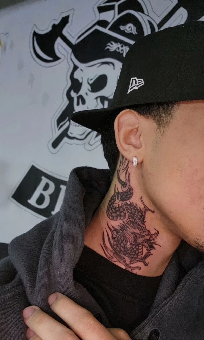 Ảnh hình xăm ở cổ nam chất phong cách tattoo nghệ thuật hiện đại