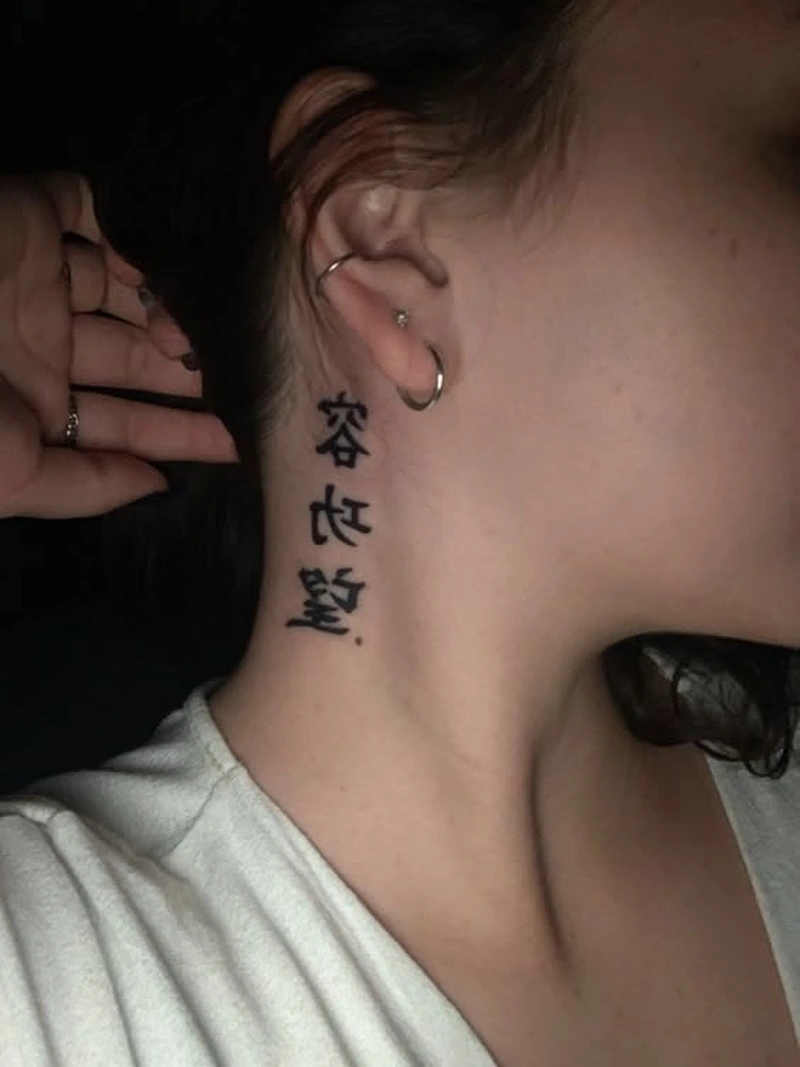 Ảnh hình xăm ở cổ nữ phù hợp làm mẫu tattoo tham khảo đẹp