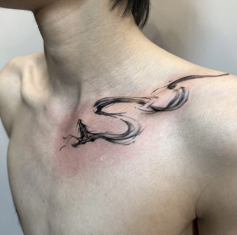 Ảnh hình xăm xương quai xanh nam rất nghệ thuật cá tính