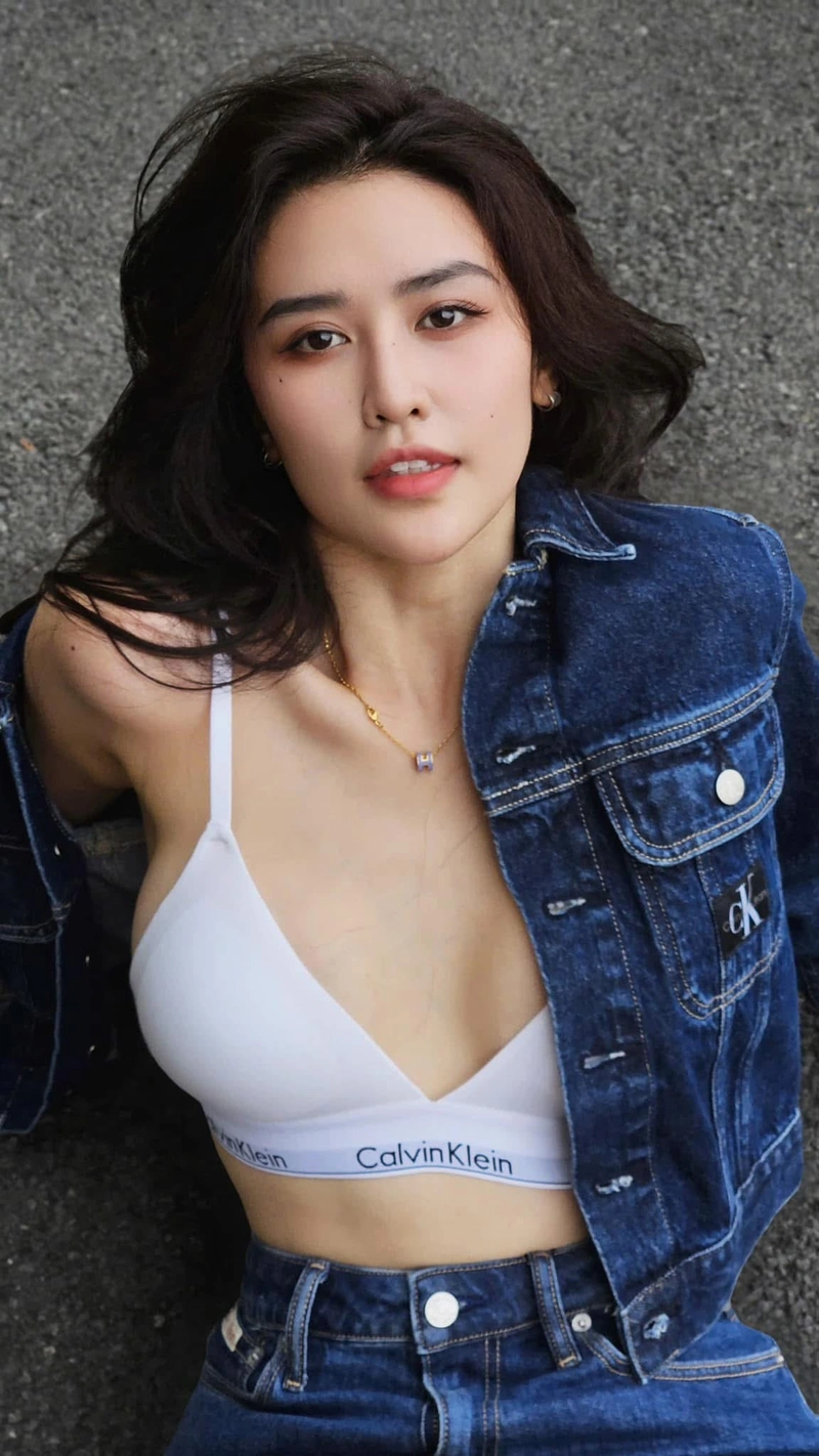Ảnh quyên qui bikini mix áo bò