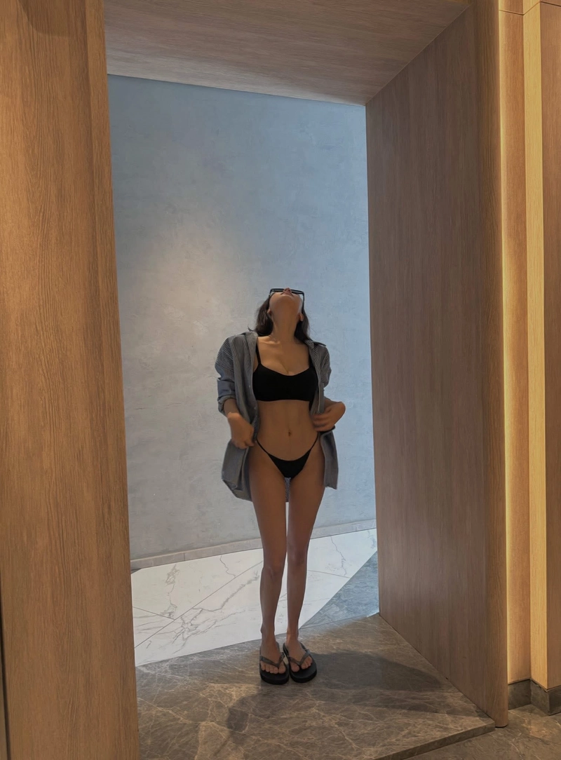 Ảnh quyên qui bikini thả dáng cực đẹp