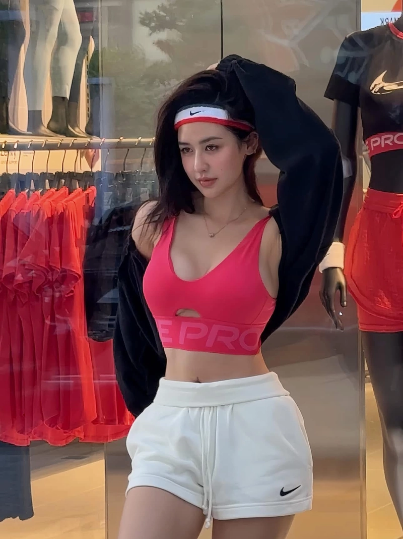 Ảnh quyên qui bikini thể thao cực cuốn