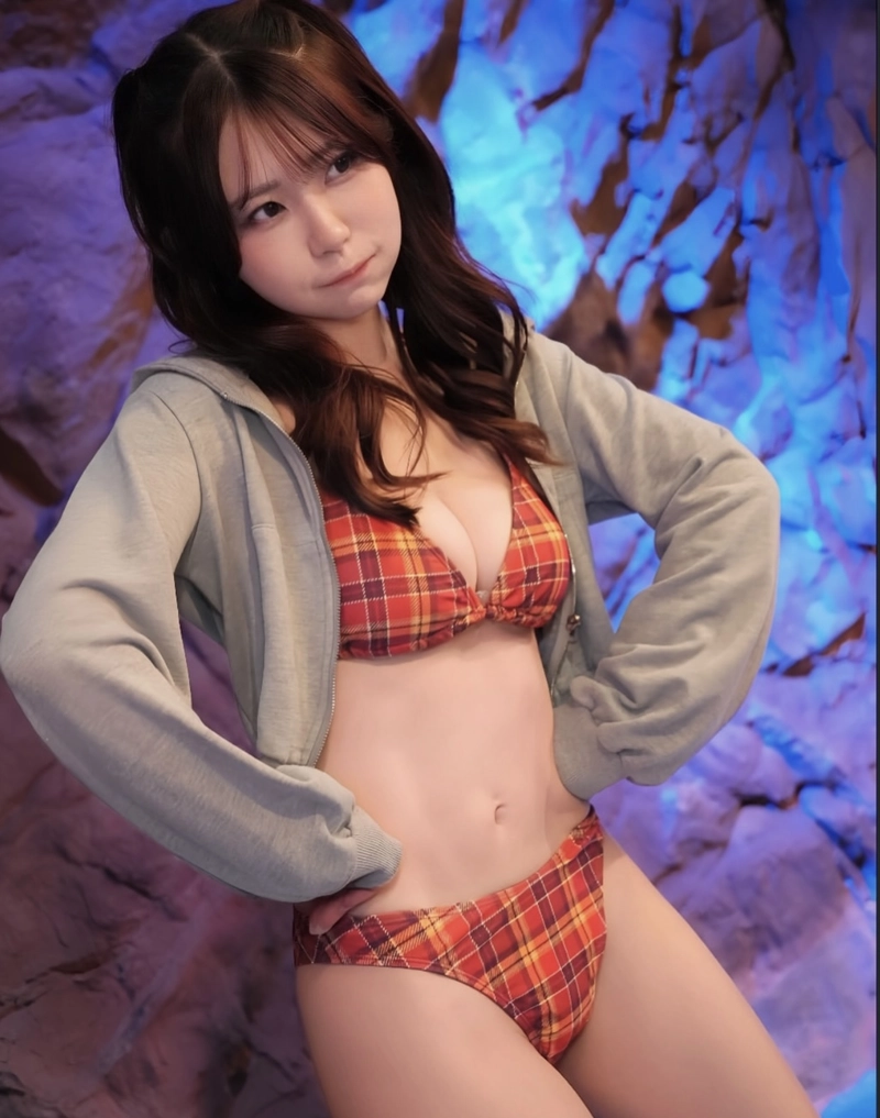Aoi ibuki diện bikini sexy kẻ sọc