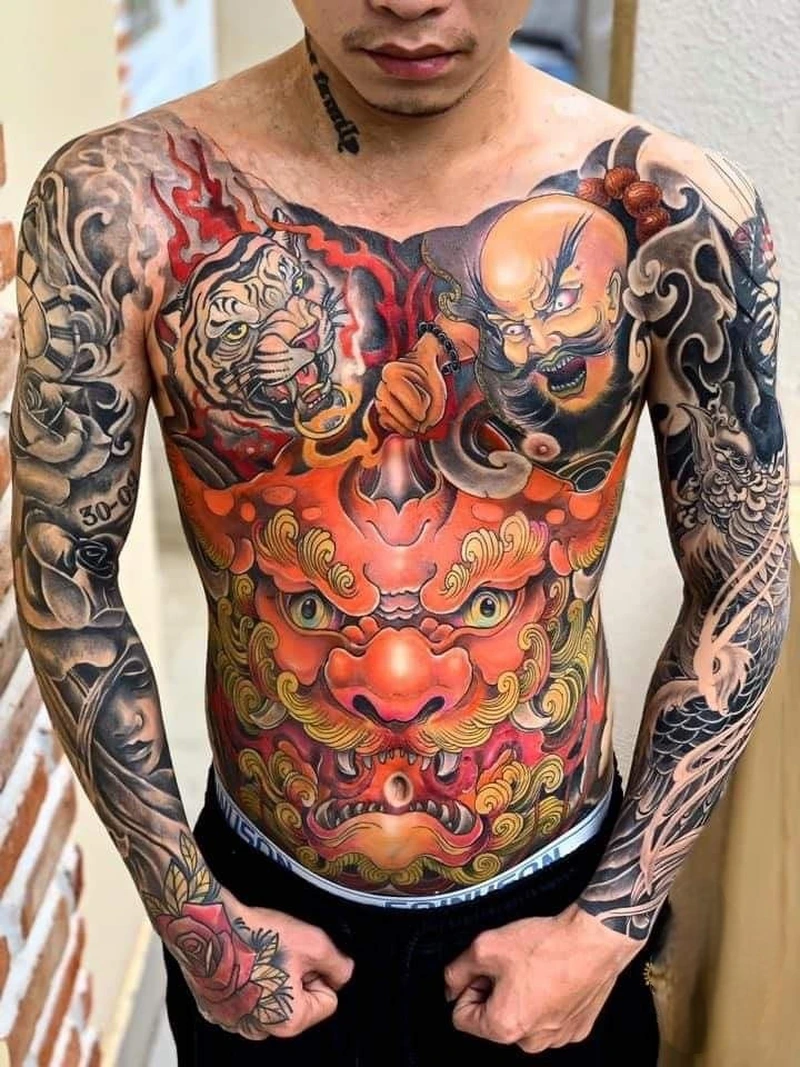 Cá chép hóa rồng phủ kín bụng mang ý nghĩa may mắn