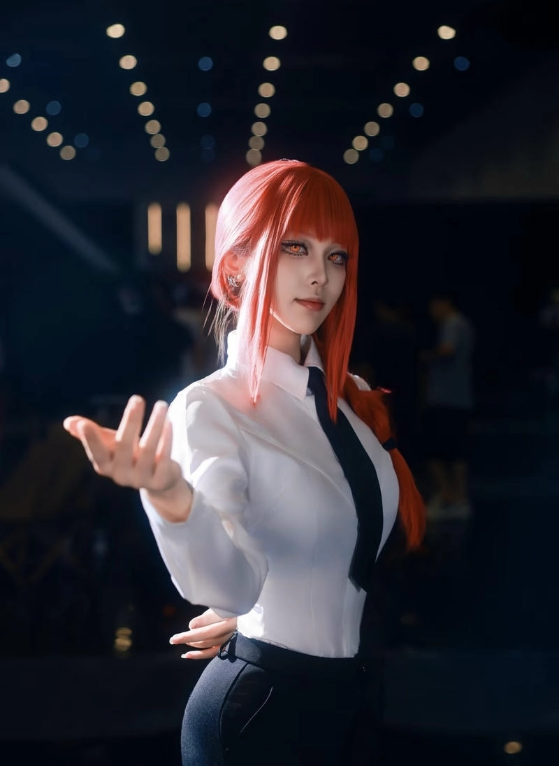 Cảm giác bí ẩn đầy quyền lực từ Makima cosplay
