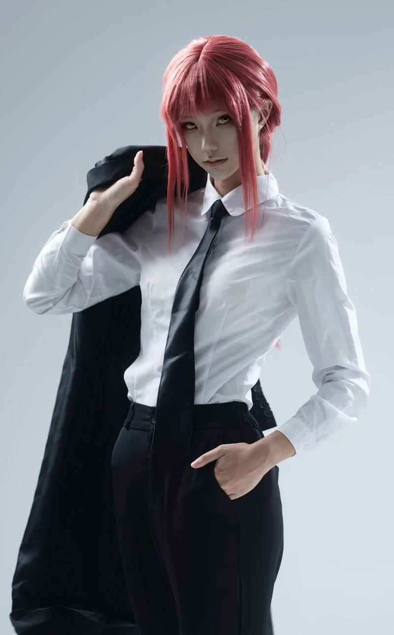 Concept tối giản nhưng vẫn giữ nét bí ẩn Makima cosplay