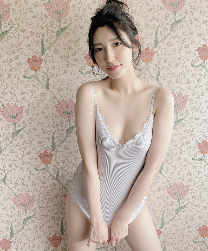 Diễn viên kana morisawa bikini sexy quyến rũ