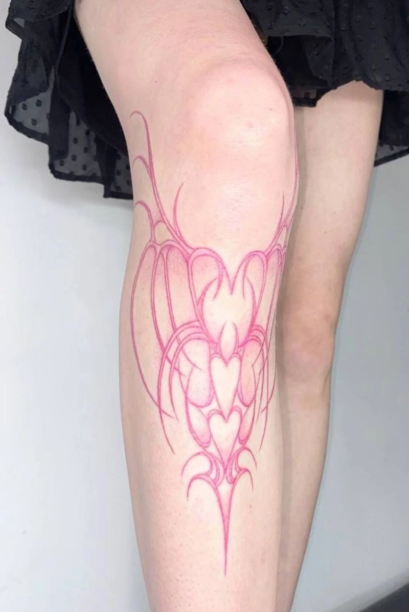 Đường nét tattoo chân nữ mềm mại giúp tôn lên đôi chân đẹp