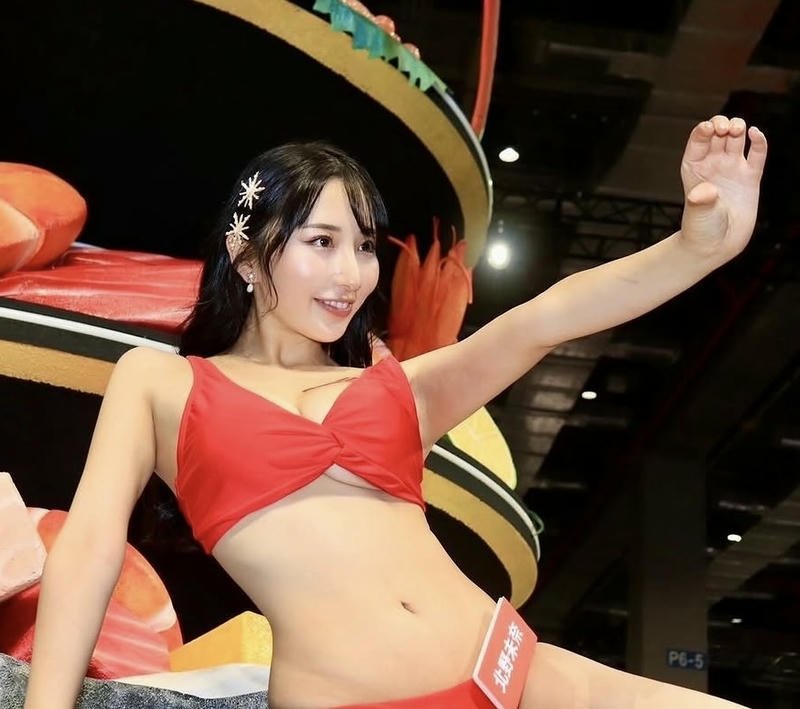 Gái Nhật Mina Kitano bikini sexy trong buổi đêm